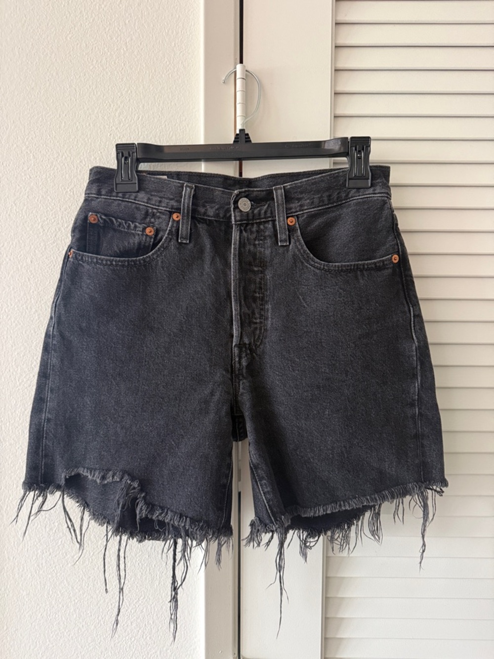 Black Frayed Hem Levi’s 501 Denim Shorts